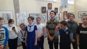 В выставочном зале детской художественной школы г. Ирбита открылась выствка лучших выпускных работ 