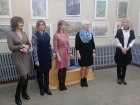 В выставочном зале школы состоялось открытие выставки творческих работ наших друзей – педагогов из Алапаевской школы искусств им.П.И.Чайковского.
